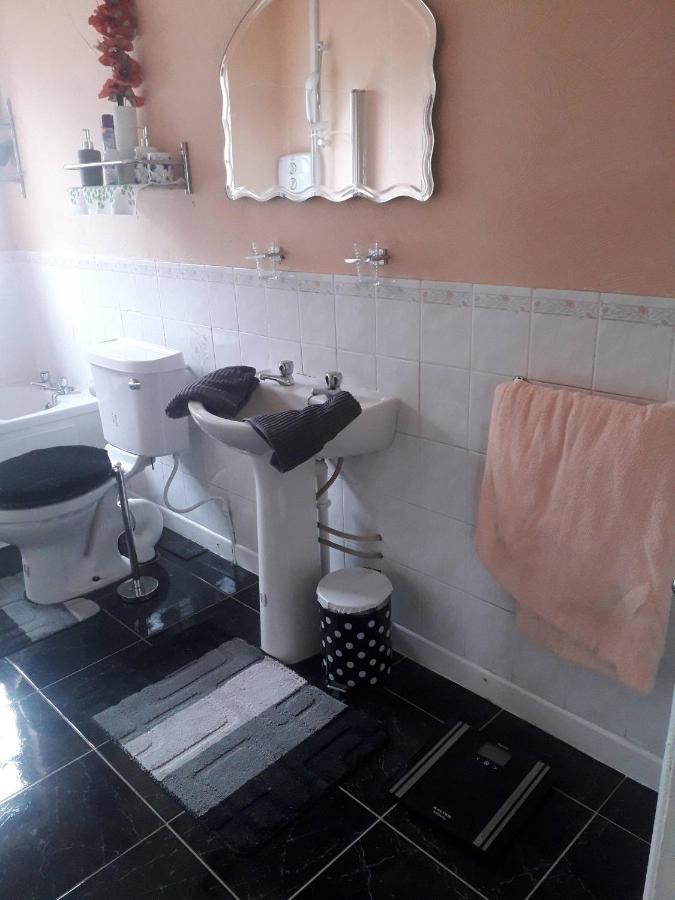 Room In Bungalow - Very Nice View With This Room Sneem Esterno foto