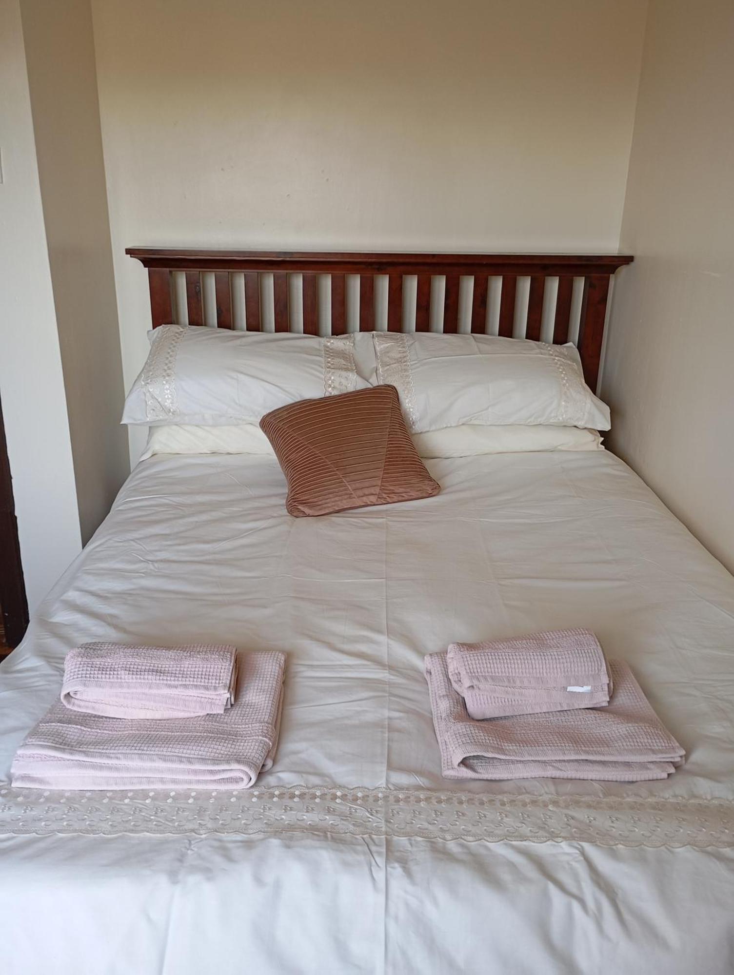 Room In Bungalow - Very Nice View With This Room Sneem Esterno foto